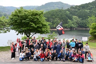 2024年のラリージャパンSS21の三河湖SSのスタートポイントで記念撮影