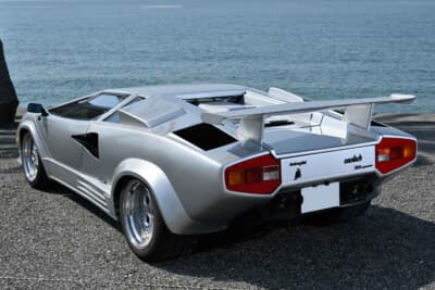 ランボルギーニ カウンタック LP5000Sクアトロヴァルヴォーレ レプリカ：ボディパネルは「カウンテス（Countess）」社のFRPボディキットを流用した可能性が高い