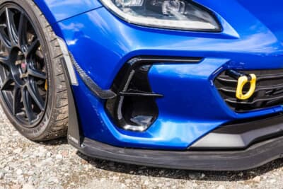 スバル BRZ：フロントはSTIスポイラーを外した上でVERUSのフロントスプリッターやカナードを取り付けている