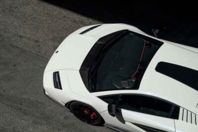 190万ドル～240万ドル（邦貨換算約2億7180万円～3億4335万円）で現在も販売中のランボルギーニ「カウンタックLPI800-4」（C）Bonhams