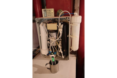 使用する純水は、一切の不純物を取り除いた「0ppm」を示す超純水で洗車してくれる。