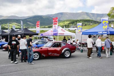 フェアレディZを得意とするパーツメーカーやショップが、自社のアイテムやデモカーを展示フェアレディZを得意とするパーツメーカーやショップが、自社のアイテムやデモカーを展示