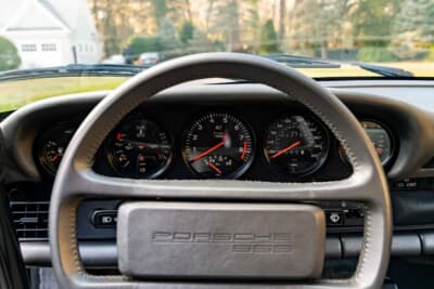 オークション終了後に個別販売されたポルシェ「959シュポルト」（C）Courtesy of RM Sotheby's