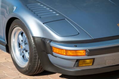 42万8500ドル（邦貨換算約6390万円）で落札されたポルシェ「911ターボ  フラットノーズ カブリオレ」（C）Courtesy of RM Sotheby's