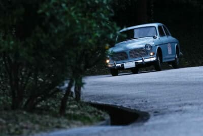 ボルボ アマゾン122S：日没寸前に競技から戻ってきた久米直子さんと矢野淳子さん組