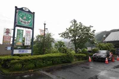 BBQ会場となった山遊里には勝田選手が翌日デモンストレーションランに使用するラリーカーも展示されていた