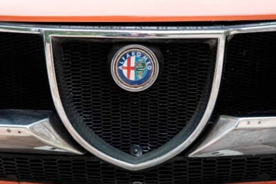 ベルトーネデザインのアルファ ロメオ「モントリオール」が約710