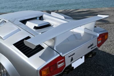 ランボルギーニ カウンタック LP5000Sクアトロヴァルヴォーレ レプリカ：リアウイングも装着している