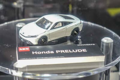 トミーテックブースにて先行展示されたトミカ「ホンダ プレリュード（プロトタイプ）」の試作品