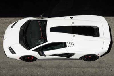 190万ドル～240万ドル（邦貨換算約2億7180万円～3億4335万円）で現在も販売中のランボルギーニ「カウンタックLPI800-4」（C）Bonhams