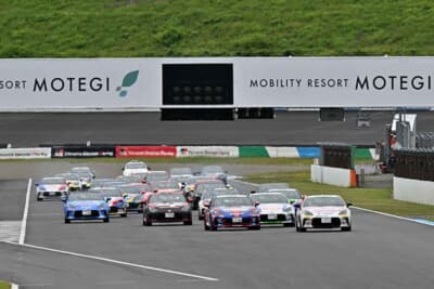 予選中にクラッシュがあり、黄旗中のベストラップは採択されないルールのため、予選時間後半にアタックを行ったドライバーが、軒並みノータイムと大荒れになった第２戦もてぎの決勝。少しでも前のポジションに！という気迫あふれるスタートとなった