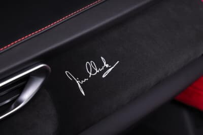 ロータス エミーラ クラーク エディション：インテリアには、ジム・クラークのサインが刺繍されている