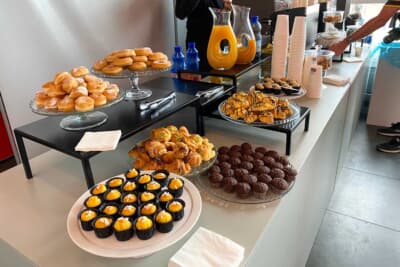 メディアセンターの朝の風景。甘い朝ごはんとおいしいコーヒーをいただきました