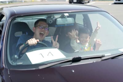 家族や仲間と一緒にサーキット体験できるのもエンジョイクラスの魅力。思い出になること間違いなし