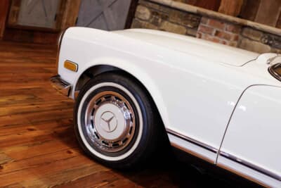 17万9200ドル（邦貨換算約2580万円）で落札されたメルセデス・ベンツ「280SL」（C）Courtesy of RM Sotheby's