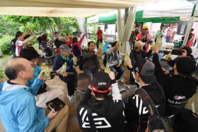 ツアーの締めは勝田選手との食事を楽しみながら抽選会。今回はBBQとなったが、これは勝田選手のリクエストによるもの