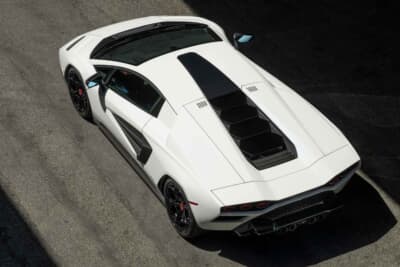 190万ドル～240万ドル（邦貨換算約2億7180万円～3億4335万円）で現在も販売中のランボルギーニ「カウンタックLPI800-4」（C）Bonhams