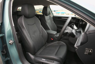 VW パサートeTSIエレガンス:レザーシートはオプション装備