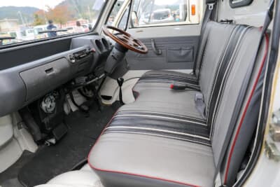 マツダ ニューポーターキャブ：室内のコンディションは良好。ガレージ保管で生き残った貴重な個体であることを証明している