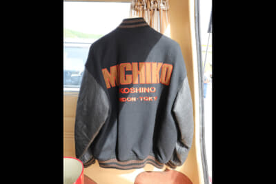 スタジャンは時代を感じさせるミチコロンドン