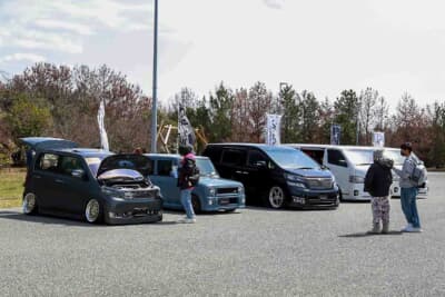 ハイエースユーザーとワゴン系ユーザーのミーティングため、ご覧のような多様な車種が会場に集まった
