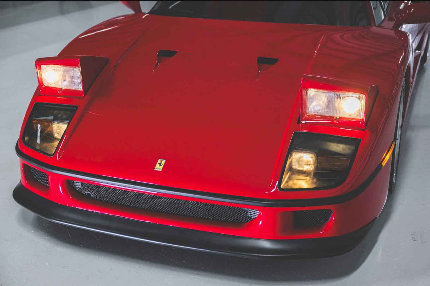 通販 クリスマスセール2025: 特集 5億3370万円で落札！世界にたった213台のフェラーリ「F40 自動車