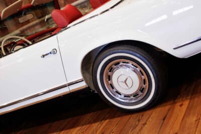 17万9200ドル（邦貨換算約2580万円）で落札されたメルセデス・ベンツ「280SL」（C）Courtesy of RM Sotheby's