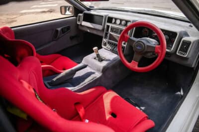 11万8500英ポンド（邦貨換算約2280万円）で現在も販売中のフォード「RS200トリビュート」（C）Iconicauctioneers