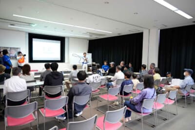 エンジョイクラスは他とは分けて講習を実施。初めてのサーキットでも戸惑わない基礎が学べる