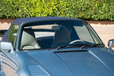 42万8500ドル（邦貨換算約6390万円）で落札されたポルシェ「911ターボ  フラットノーズ カブリオレ」（C）Courtesy of RM Sotheby's