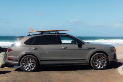 公開された映像では、ベントレー ベンテイガ エクステンデッド ホイールベースが登場する