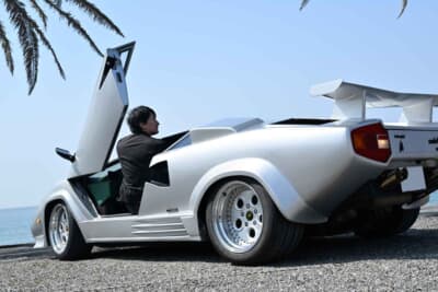 ランボルギーニ カウンタック LP5000Sクアトロヴァルヴォーレ レプリカ：サイドシルがあるため、カウンタックリバースも可能だ