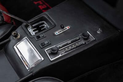 49万8400ドル（邦貨換算約7270万円）で落札されたフェラーリ「365 GTB/4 デイトナ」（C）Bonhams