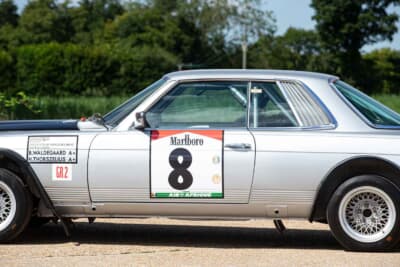 12万ポンド～20万ポンド（邦貨換算約2320万円〜約3870万円）で現在も販売中のメルセデス・ベンツ「450 SLC 5.0」（C）Bonhams