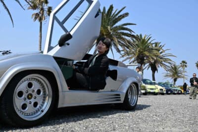 ランボルギーニ カウンタック LP5000Sクアトロヴァルヴォーレ レプリカ：サイドシルがあるため、カウンタックリバースも可能だ