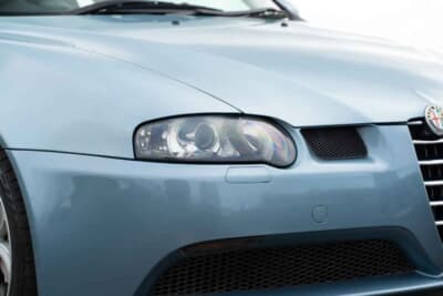 7000ポンド~1万ポンド(邦貨換算約135万円〜193万円)で現在も販売中のアルファ ロメオ「147GTA」(C)Bonhams