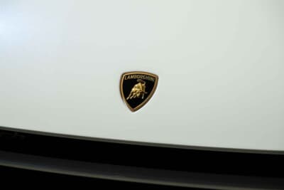 190万ドル～240万ドル（邦貨換算約2億7180万円～3億4335万円）で現在も販売中のランボルギーニ「カウンタックLPI800-4」（C）Bonhams