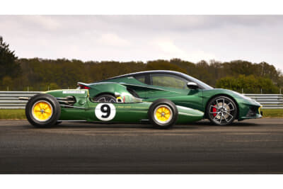 ロータス タイプ38（左）とロータス エミーラ クラーク エディション（右）