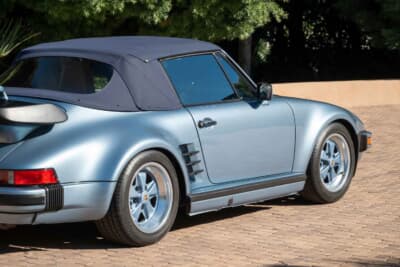 42万8500ドル（邦貨換算約6390万円）で落札されたポルシェ「911ターボ  フラットノーズ カブリオレ」（C）Courtesy of RM Sotheby's