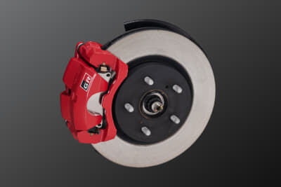 トヨタ カローラ クロス GRスポーツ：オプションとなるレッド塗装のブレーキキャリパー