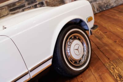 17万9200ドル（邦貨換算約2580万円）で落札されたメルセデス・ベンツ「280SL」（C）Courtesy of RM Sotheby's