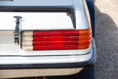 12万ポンド～20万ポンド（邦貨換算約2320万円〜約3870万円）で現在も販売中のメルセデス・ベンツ「450 SLC 5.0」（C）Bonhams