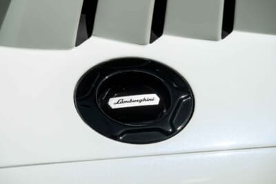 190万ドル～240万ドル（邦貨換算約2億7180万円～3億4335万円）で現在も販売中のランボルギーニ「カウンタックLPI800-4」（C）Bonhams