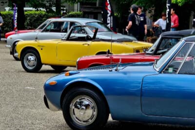 懐かしの名車がずらりと展示された