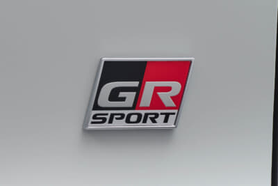 トヨタ カローラ クロス GRスポーツ：専用エンブレム（リア）