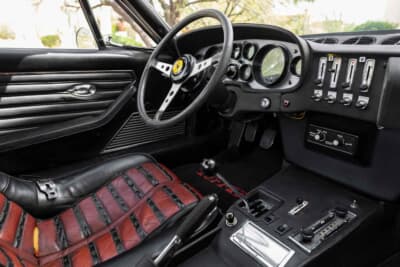 49万8400ドル（邦貨換算約7270万円）で落札されたフェラーリ「365 GTB/4 デイトナ」（C）Bonhams