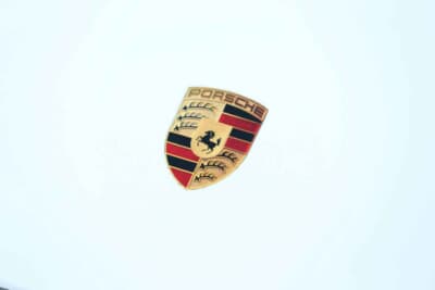 80万ドル～100万ドル（邦貨換算約1億1445万円～1億4305万円）で現在も販売中のポルシェ「911 ターボ GT2R」（C）Bonhams