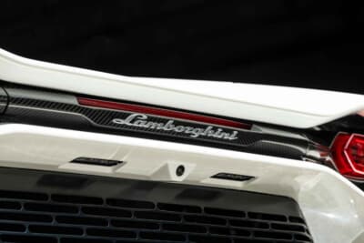 190万ドル～240万ドル（邦貨換算約2億7180万円～3億4335万円）で現在も販売中のランボルギーニ「カウンタックLPI800-4」（C）Bonhams