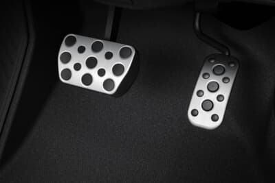 トヨタ カローラ クロス GRスポーツ：専用アルミペダル