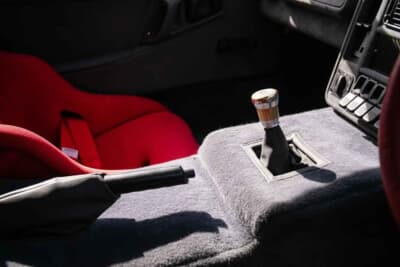 11万8500英ポンド（邦貨換算約2280万円）で現在も販売中のフォード「RS200トリビュート」（C）Iconicauctioneers